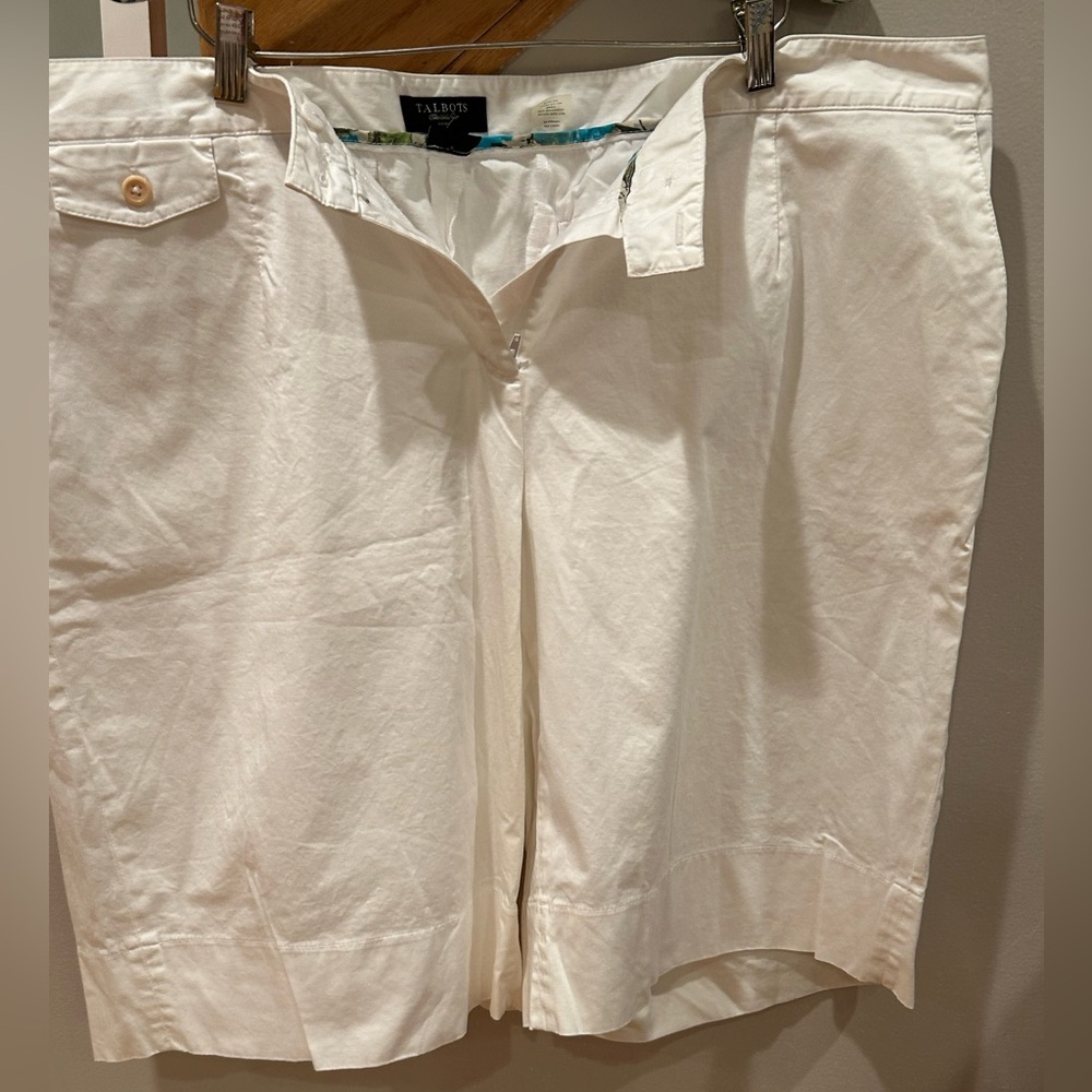 Talbots White Shorts cotton spandex front zip size 20w pockets, zip front spot*